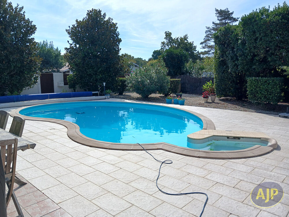 Grande maison familiale avec piscine et rangements