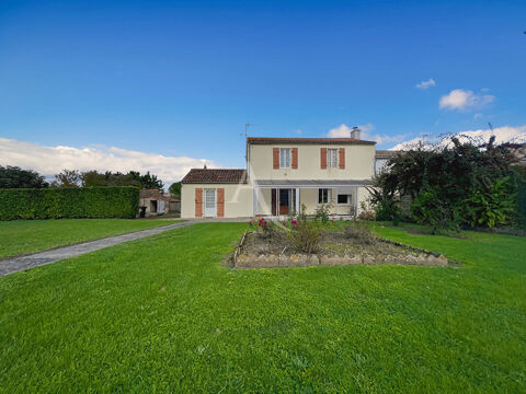   Maison à rénover à Sainte Radégonde Des Noyers Maison - 5 pièce(s) - 96 m²