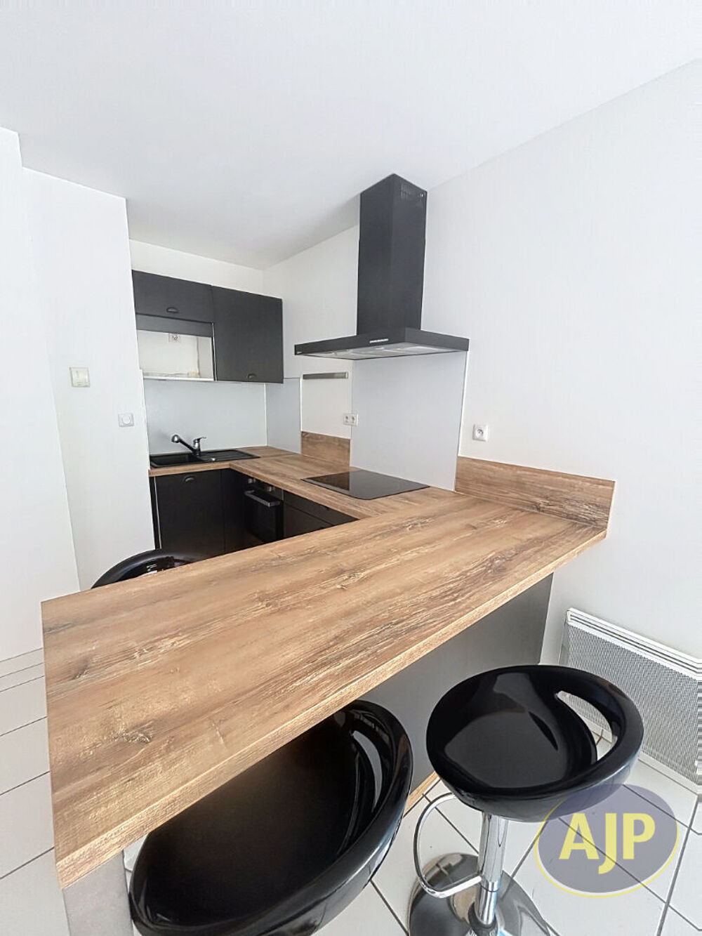 Location Appartement Idéalement situé en plein coeur de Nantes, à deux pas de la dynamique rue Fouré et du quartier branché des Olivettes, découvrez Nantes
