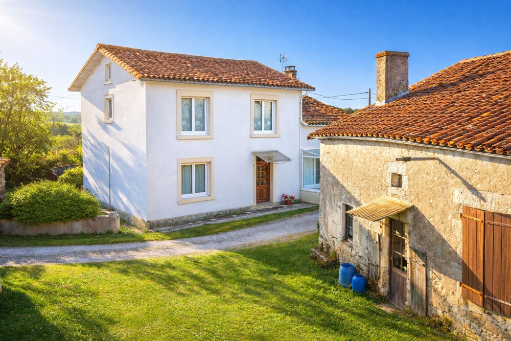 Ancien corps de ferme avec dépendances et potentiel