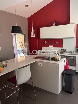 Vente Maison Mercués 10 mn de Cahors Maison d'architecte sur 7000m² de terrain. Mercues