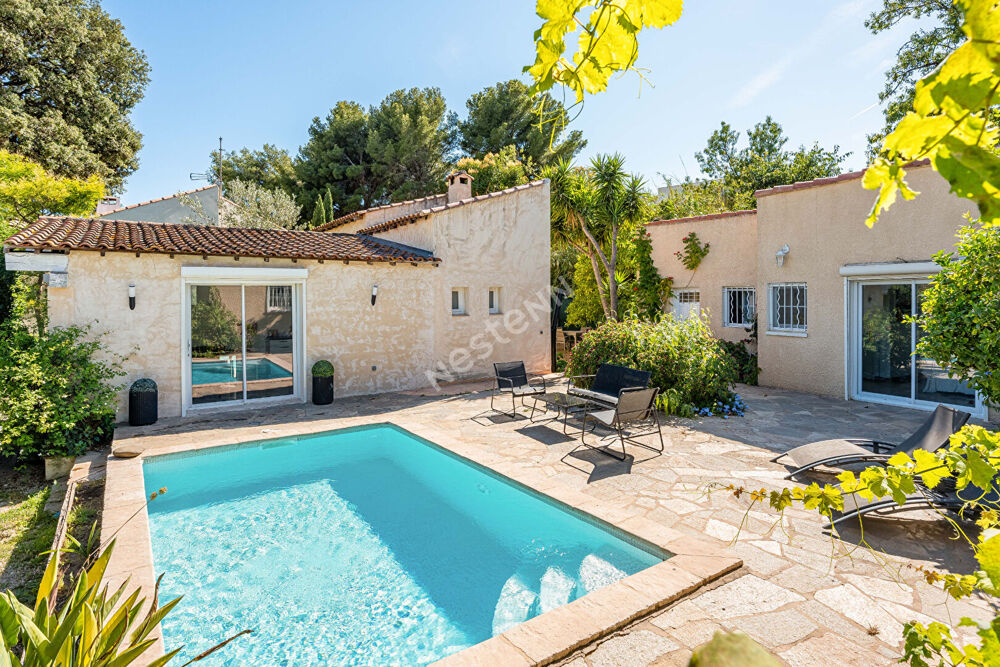 Propriété à vendre à La Ciotat compsée d'une maison de 5 pièces avec piscine et deux dépendances T2
