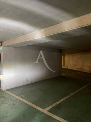  Parking / Garage � louer 