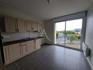  Appartement à louer 4 pièces 111 m²