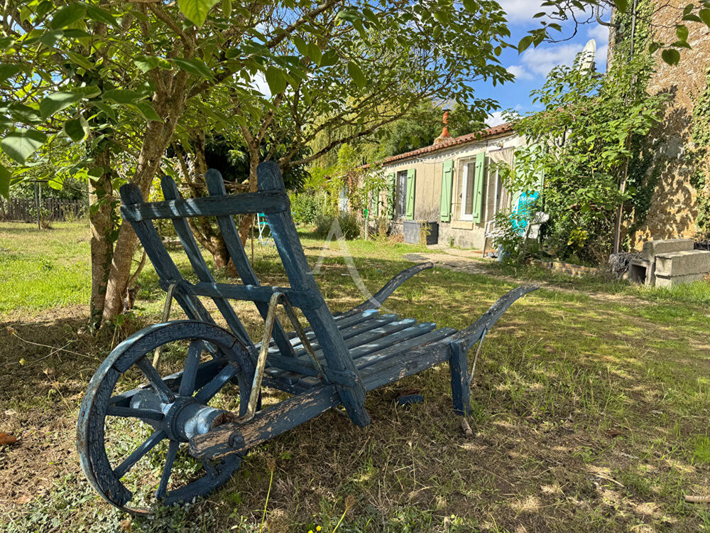 Maison - grandes dépendances - 13 000 m² de terrain