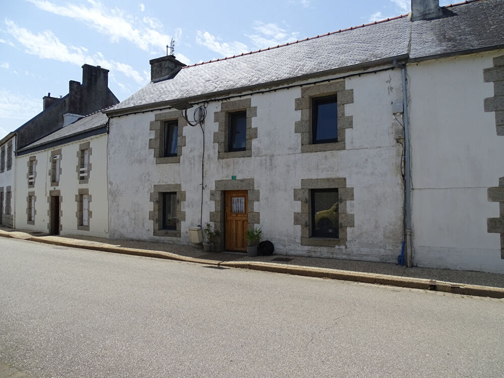 FINISTÈRE. Maison de village de caractère avec potentiel de rénovation au coeur de Collorec