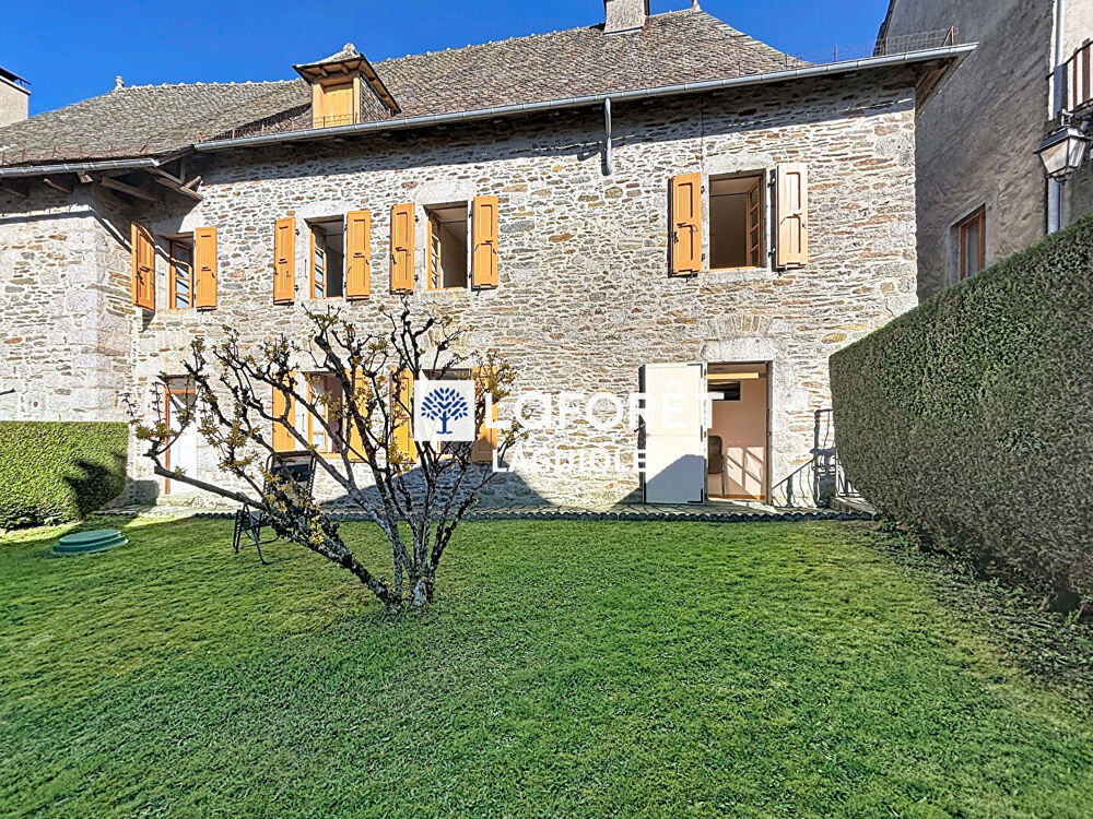 Maison 5 pièces 131 m² · à Montsalvy · 131 m² · 130 000 €