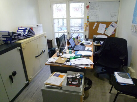   Bureaux de 141 m2 avec 3 parkings à louer 