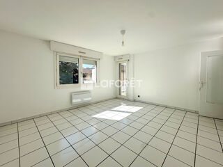  Appartement à louer 4 pièces 80 m²