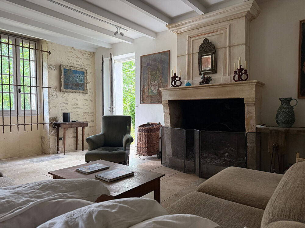 MAISON DE PAYS SUR PARC AVEC PISCINE