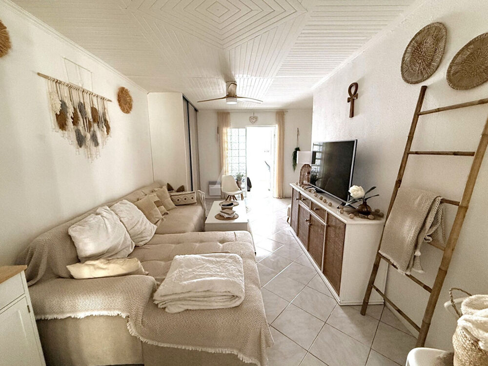 Vente Appartement Hyères Ouest, T3 avec cour en maison de ville, très belle rénovation ! Hyeres