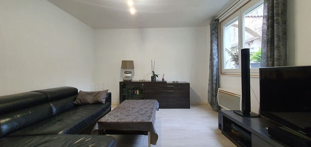   Murs commerciaux + Appartement T3 pour 132 m² Soucieu en jarrest
