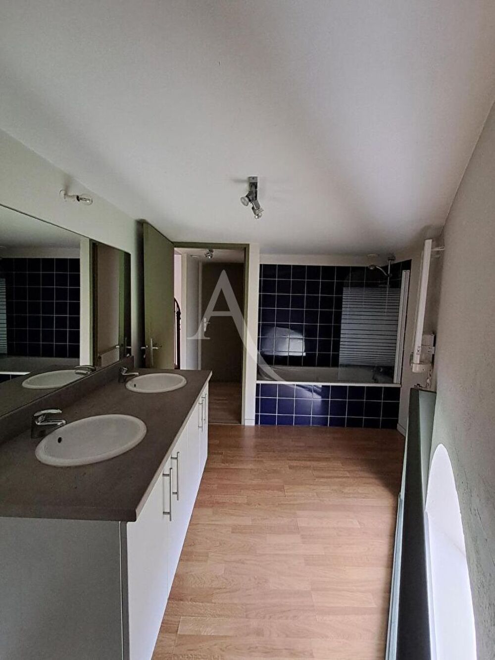 Location Appartement Appartement Le Cellier - 5 pièce(s) - 138.37 m2 Le cellier