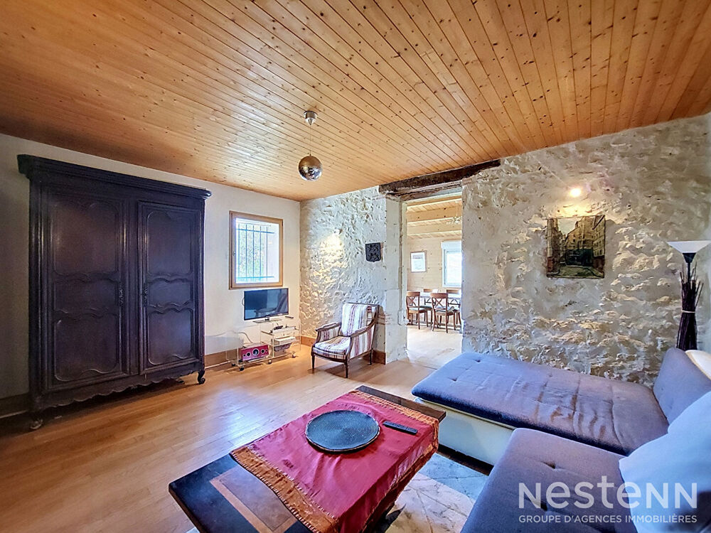 A Vendre Maison de ville en pierre de 136 m² avec jardin au coeur de Gondrin