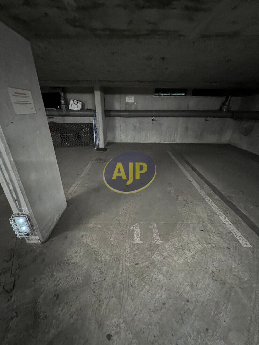 Vente Parking/Garage PARKING  AU HAILLAN (TRANSPORT DEVANT LA RÉSIDENCE) Le haillan