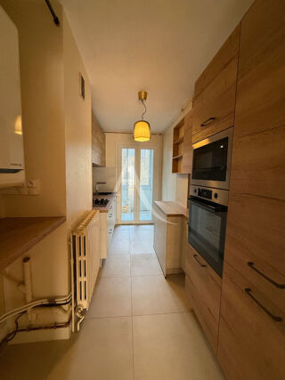  Appartement à louer 2 pièces 63 m²