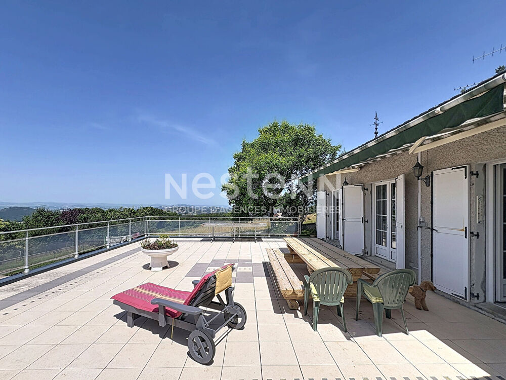 Maison avec garage sur plus de 6000 m2 de terrain sur Saint Julien Chapteuil