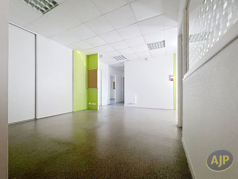   Local commercial Segre Segre