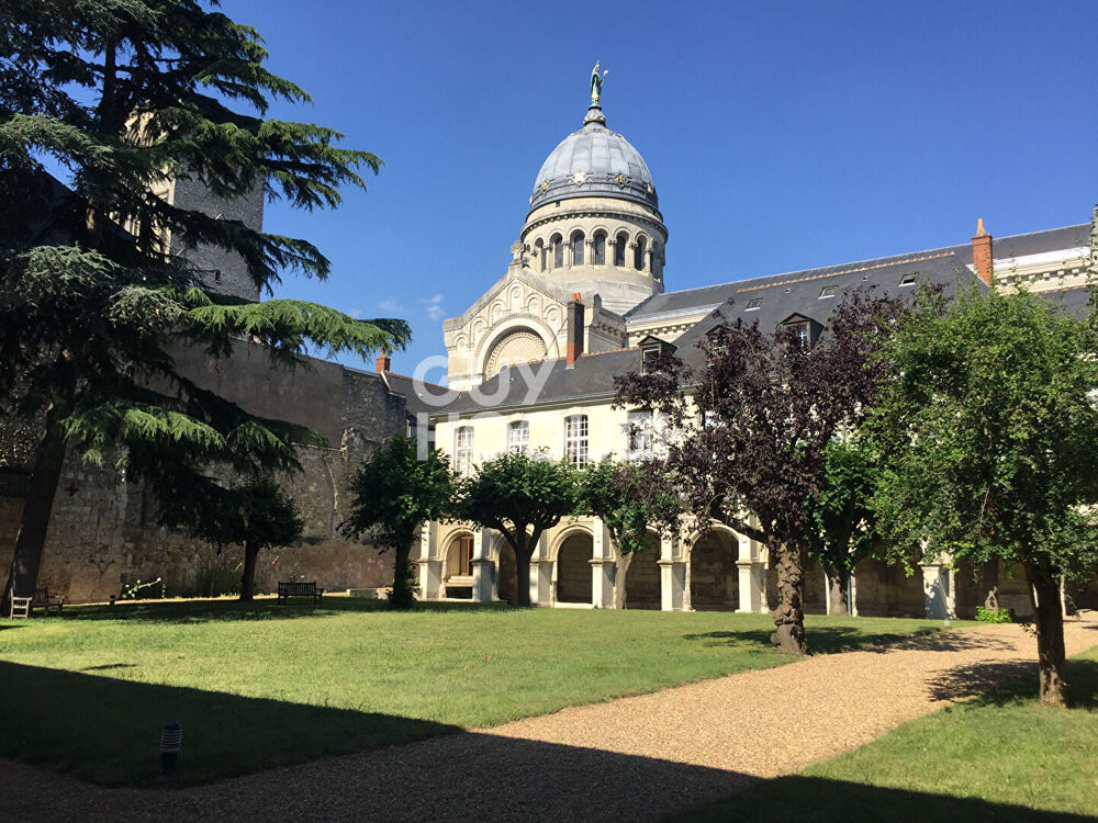 Location Appartement BIEN RARE PROCHE DES HALLES Tours