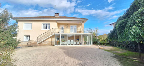   � vendre : Maison spacieuse  157 m2 � Saint Denis Les Bourg - 5 chambres  avec 2 garages sur 871 m2 de terrain Maison - 6 pi�ce(s) - 157 m�