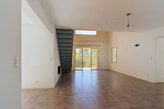  Maison à louer 6 pièces 186 m²
