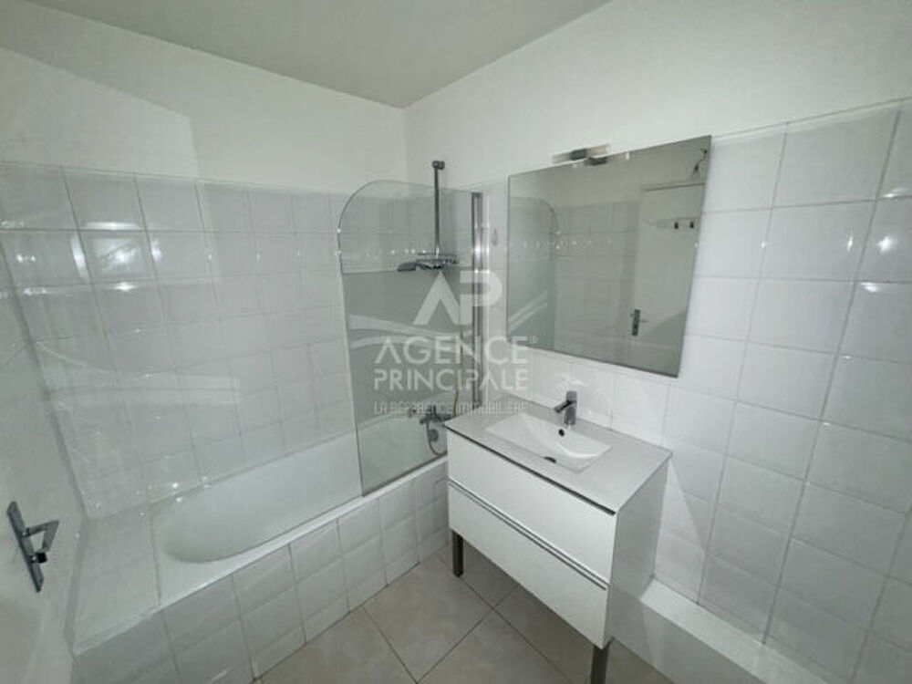 Location Appartement Appartement 4 pièce(s) 80 m2 - Saint Germain En Laye Saint germain en laye