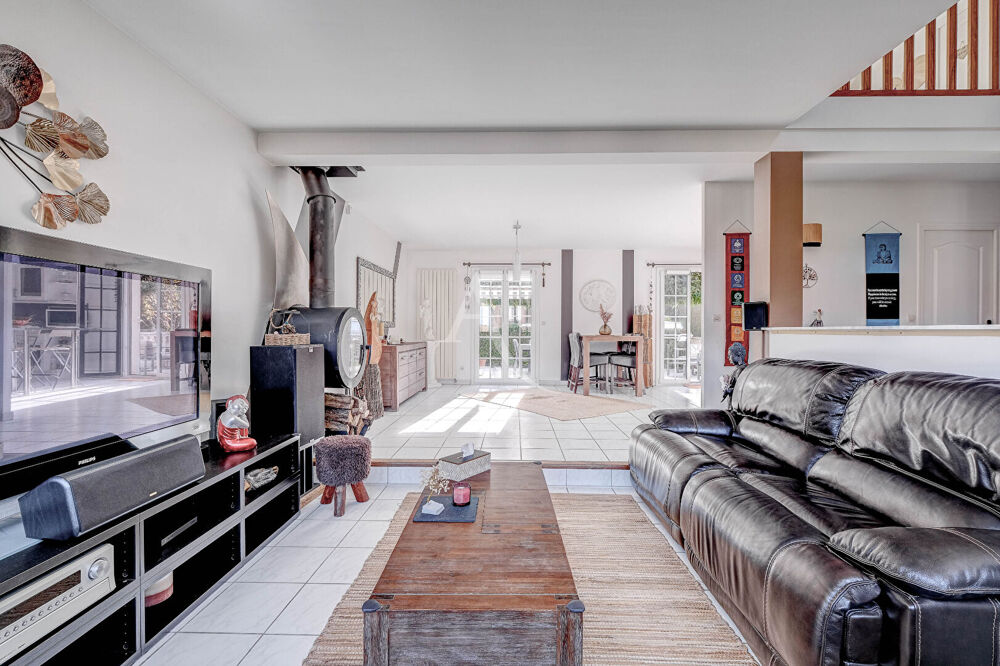 Vente Maison ANNET-SUR-MARNE - MAISON INDIVIDUELLE DE 189 M² AVEC PISCINE CHAUFFÉE ET SOUS-SOL TOTAL Annet sur marne