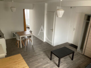  Appartement à louer 2 pièces 33 m²