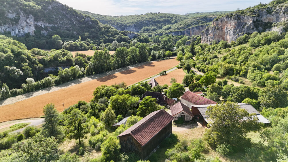 Corps de ferme 7 bâtiments sur 8 ha