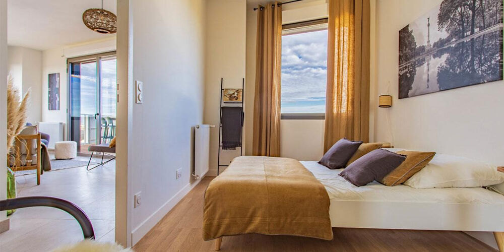 À découvrir sans attendre : élégant 2 pièces avec extérieur au coeur d'Angers