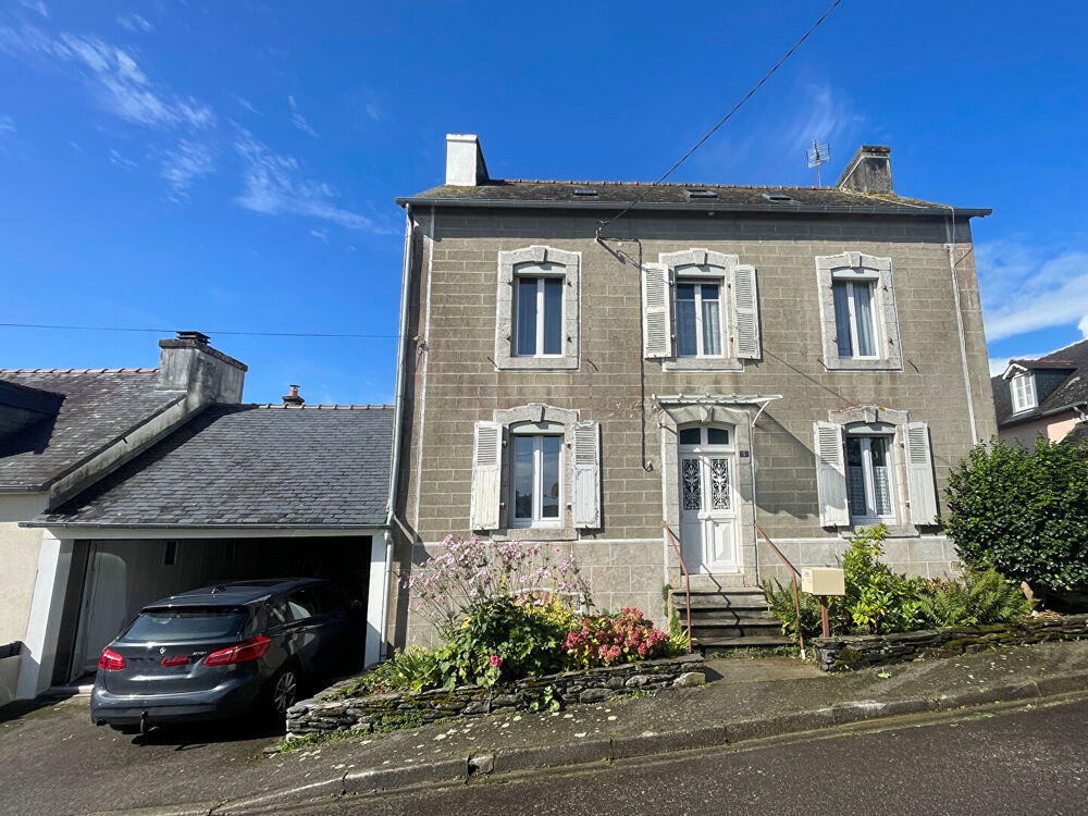 FINISTÈRE : Châteauneuf du Faou. Grande maison de ville de 4 chambres avec garage et jardin.
