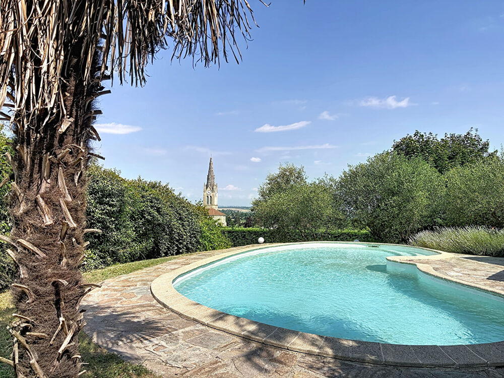 Vente Maison Maison  de 340 m² avec piscine, vue et calme au centre de Marennes. Marennes