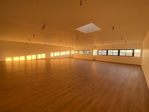 Local commercial de 162 m&sup2;, zone Sud &agrave; Mont&eacute;limar 2230 26200 Mont�limar