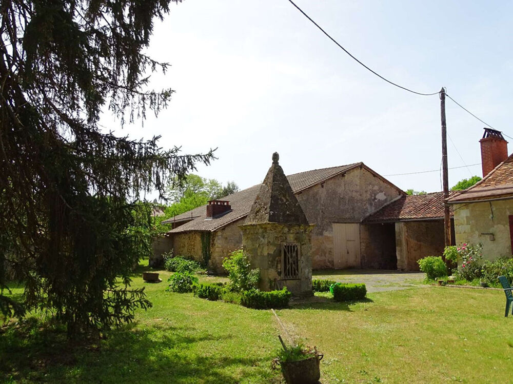 Propriété composée de 2 maisons, dépendances et piscine - Bourgnac 10 pièce(s) 314 m2 - Terrain 2.8ha dont 1ha de pré