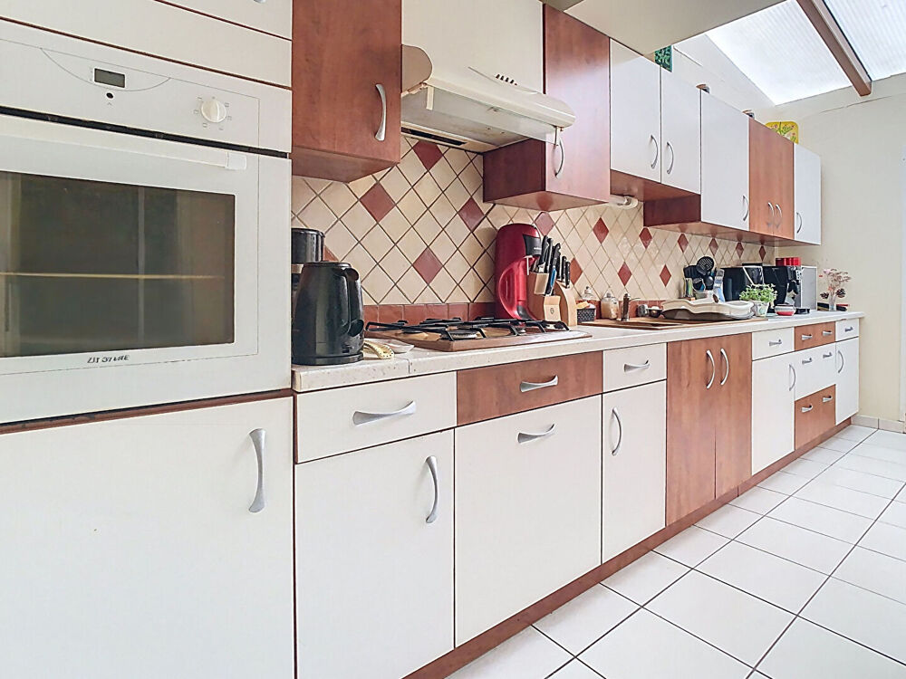 Maison avec Appartement indépendant et nombreuses dépendances - 01190 PONT-DE-VAUX