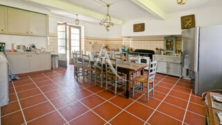  Villa � vendre 15 + pi�ces 717 m�