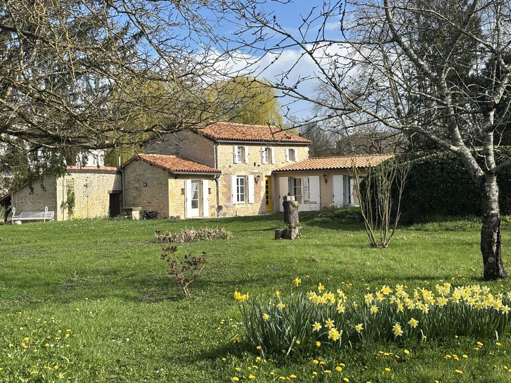 Vente Maison Superbe propriété en bord de rivière au coeur de Ruffec Ruffec