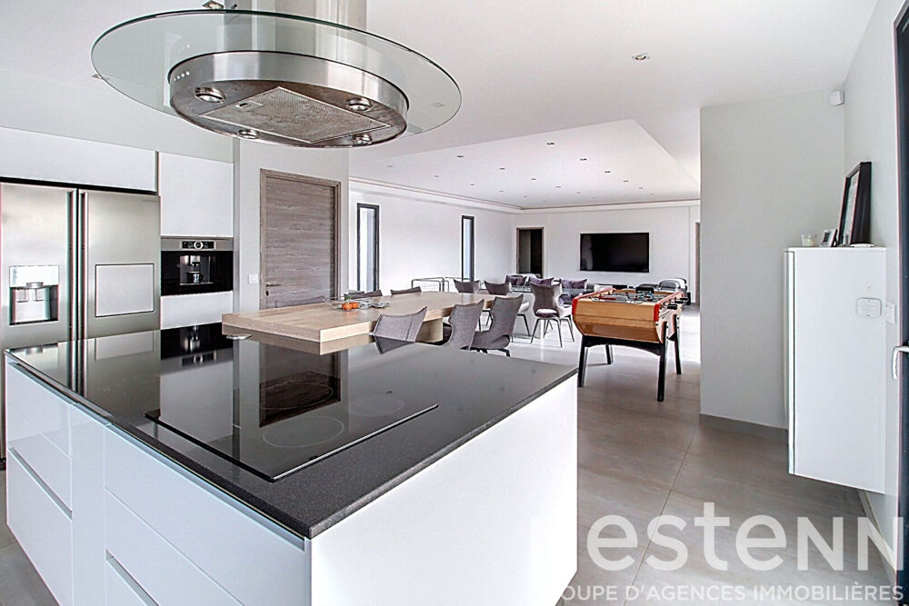 A VENDRE DRAGUIGNAN - MAISON NEO PROVENCALE DE PLAIN PIED de 180 m² avec GARAGE et PISCINE