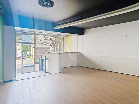   A LOUER LOCAL COMMERCIAL DE 66 M² A DOUE LA FONTAINE 