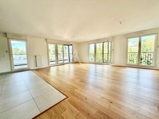  Appartement à louer 5 pièces 117 m²