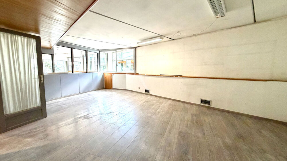   LOCAL COMMERCIAL DE 303.48 M2 AVEC BUREAUX VITRINES PROCHE CENTRE VILLE Manosque