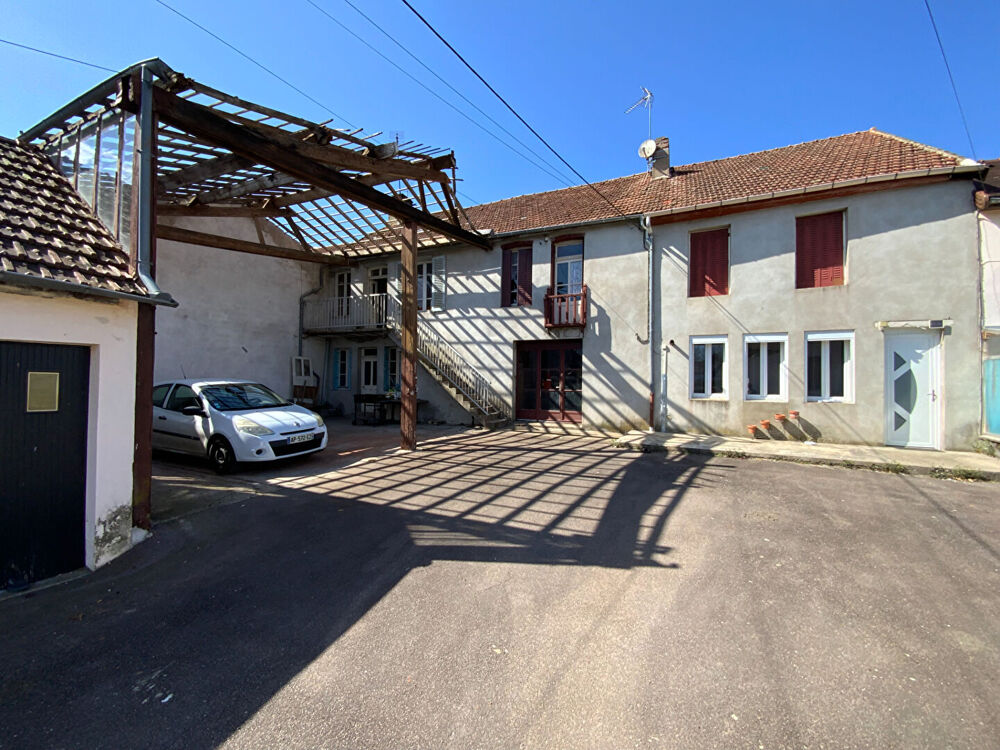 Vente Maison AUXY - Maison de village de 230 m² hab. comprenant trois logements. Auxy