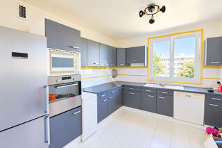  Appartement à louer 5 pièces 85 m²
