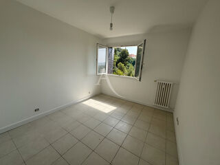  Appartement à louer 4 pièces 69 m²