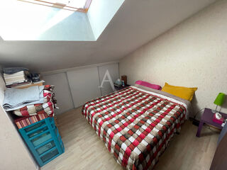 Appartement à louer 4 pièces 80 m²