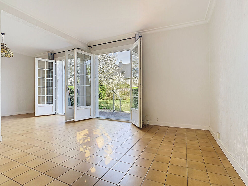 Maison familiale 6 pièces, 5 chambres, 125 m2 avec garage, jardin, dépendance, à Nantes.