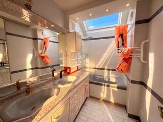  Appartement à louer 4 pièces 79 m²