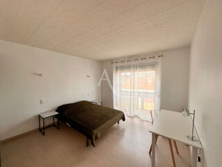 Appartement à louer 4 pièces 77 m²