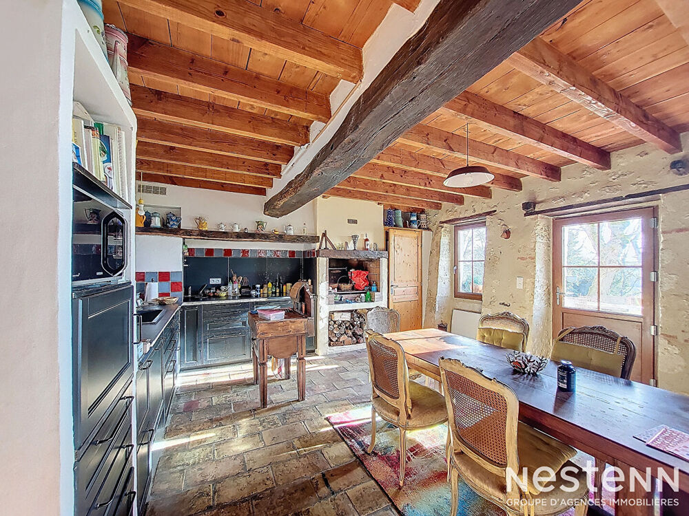 Vente Maison A Vendre Maison en pierre rénovée de cinq pièces sur propriété de plus de 2.4 hectares Montreal