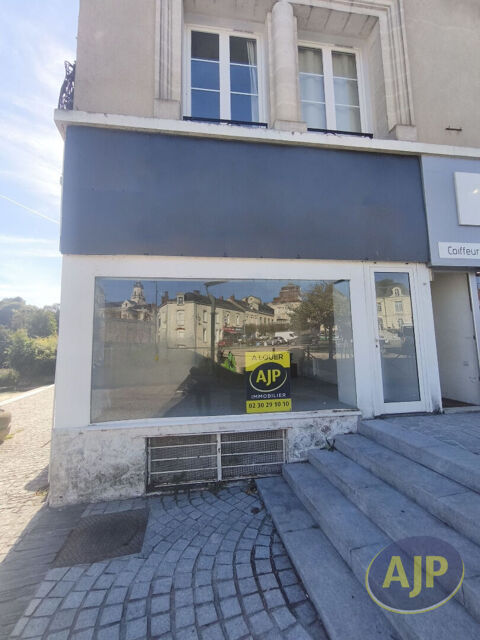 Local commercial - Segr&eacute; 580 49500 Segre en anjou bleu